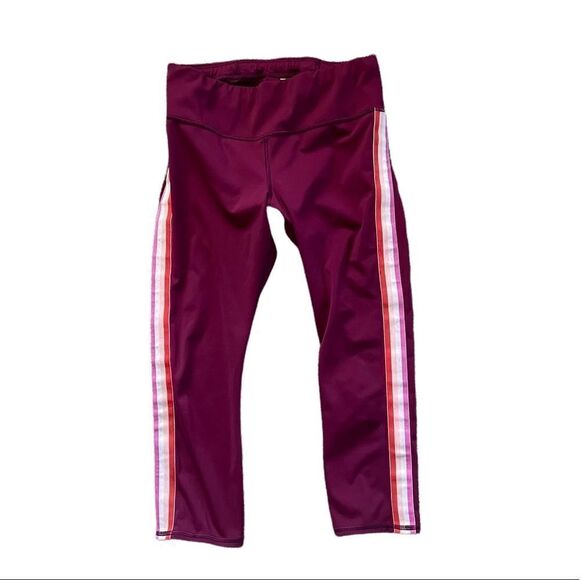 ATHLETA Contender Side Stripe Capri in PowerLift Beach Plum Size Small - Picture 2 of 7